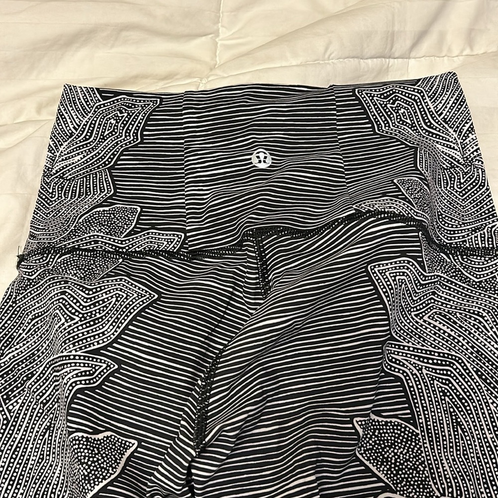 Lululemon - Picture 3 of 4